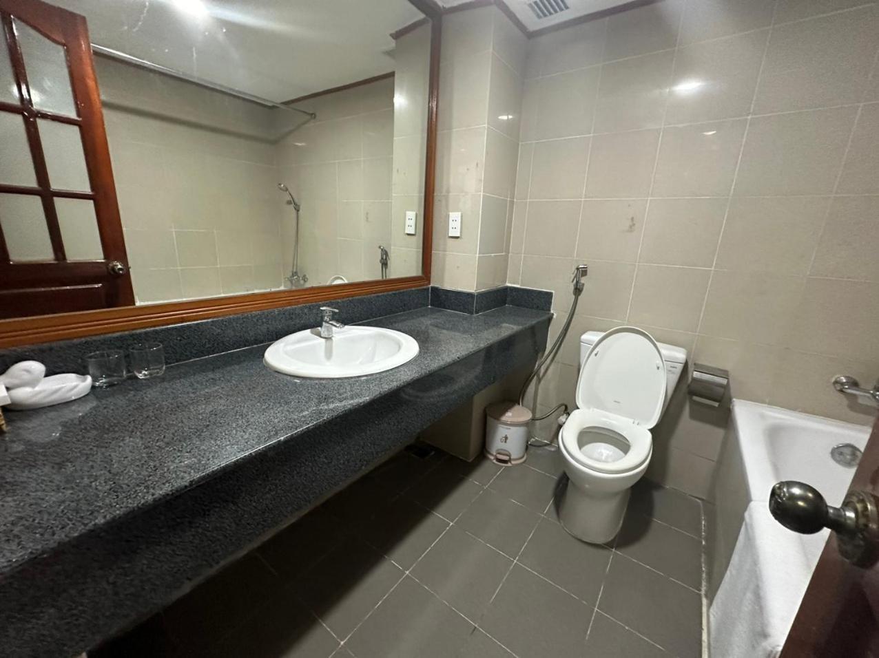 Ngoc Thu Hotel Soc Trang Luaran gambar